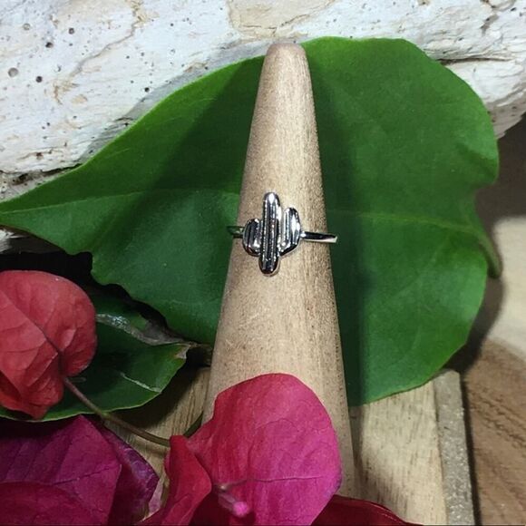 925 Sterling Silver Cactus Toe Ring - Picture 2 of 4